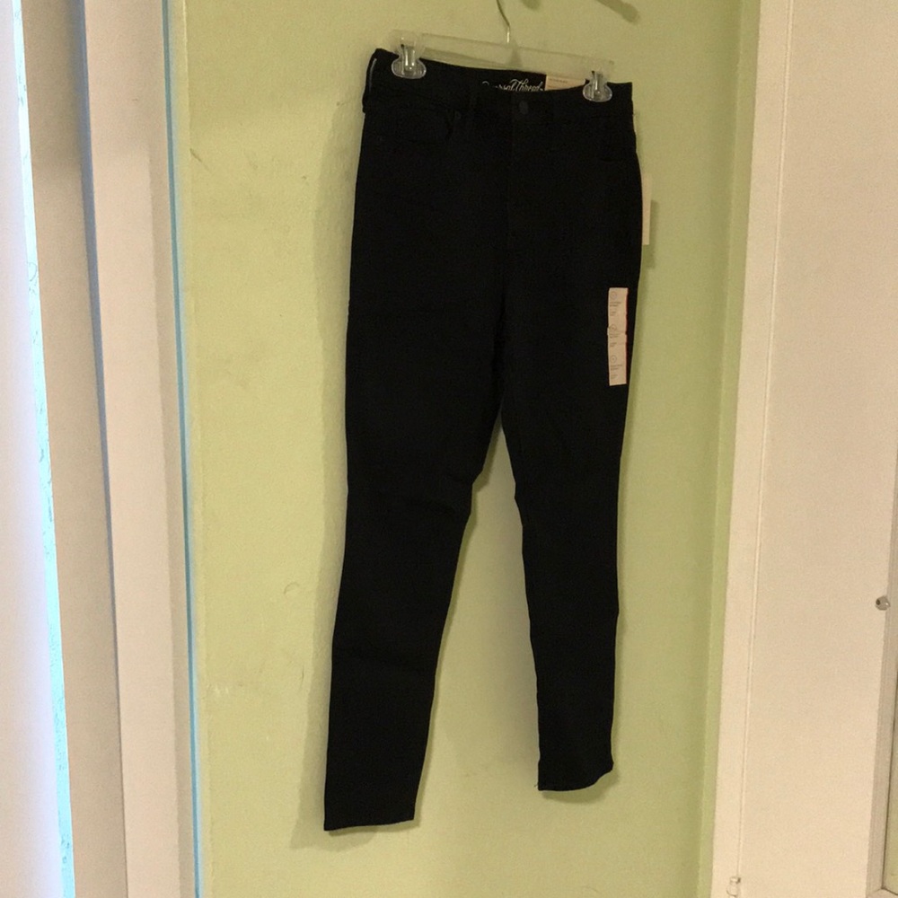 Universal Thread, Black, High Rise Skinny, size 4 short